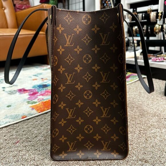 Louis Vuitton OntheGo GM Reverse Monogram Giant (Authentic) - Picture 5 of 16